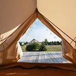 Glamping Pospolu Campismo de Luxo Mokrovraty